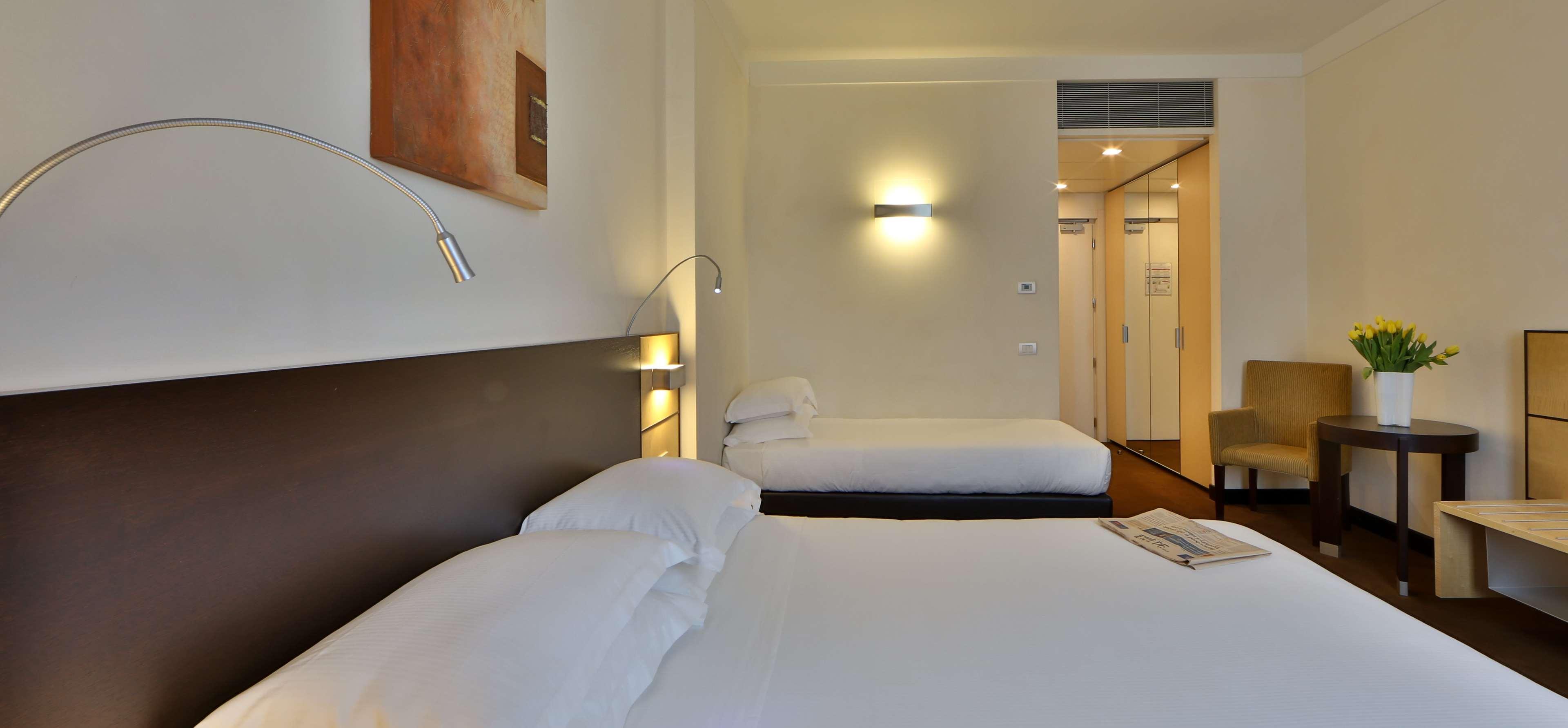 Best Western Plus Hotel Le Favaglie Cornaredo Exterior foto