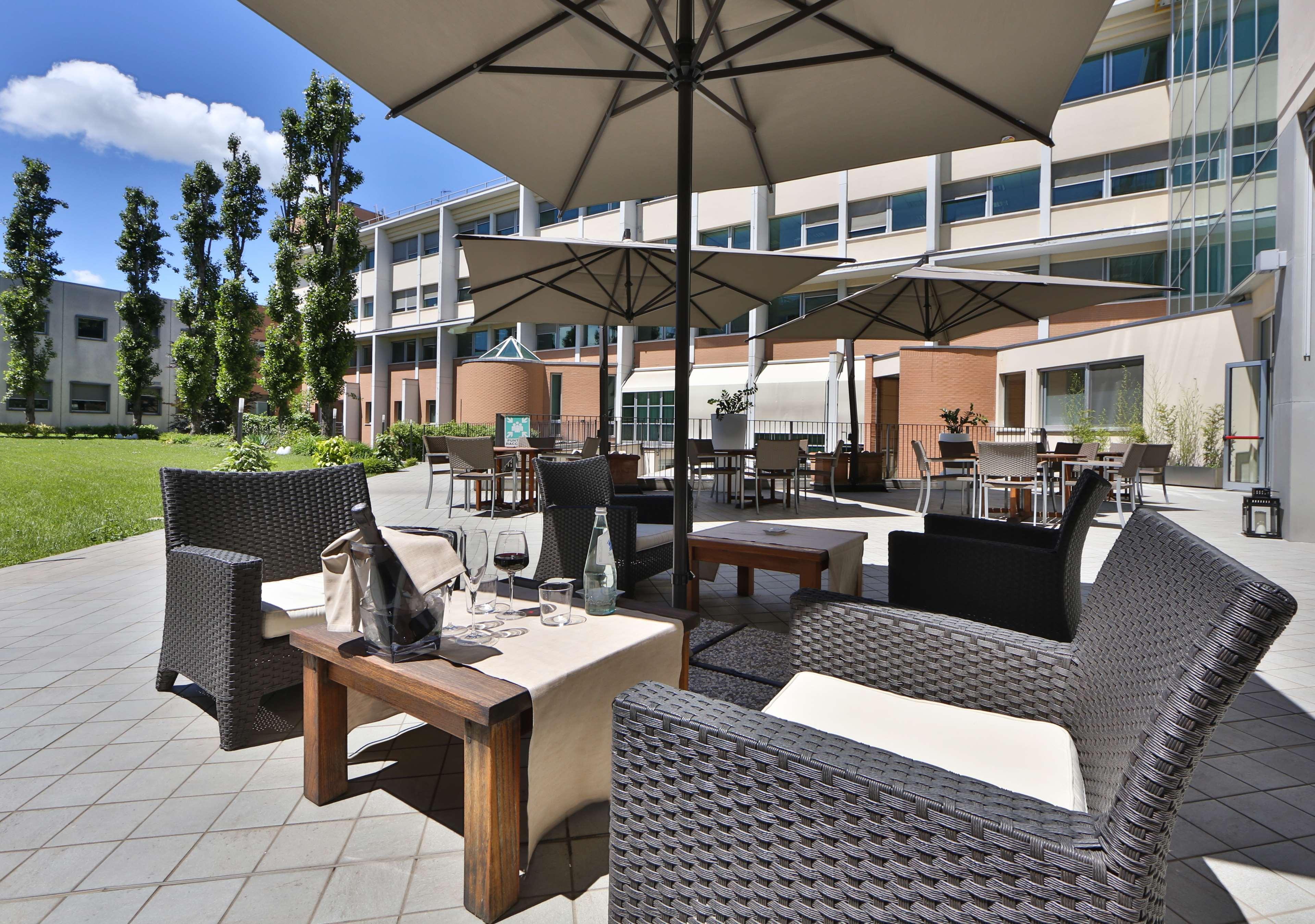 Best Western Plus Hotel Le Favaglie Cornaredo Exterior foto
