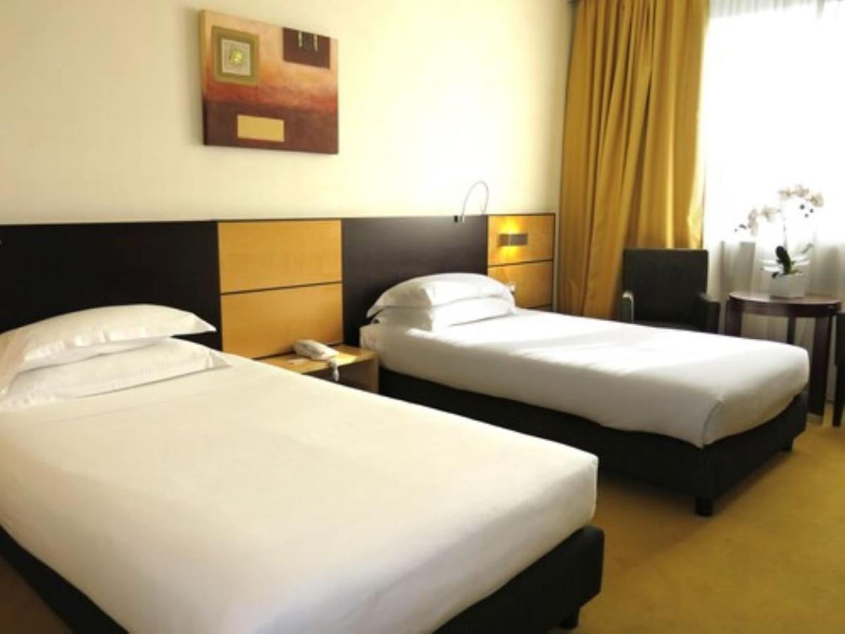 Best Western Plus Hotel Le Favaglie Cornaredo Exterior foto