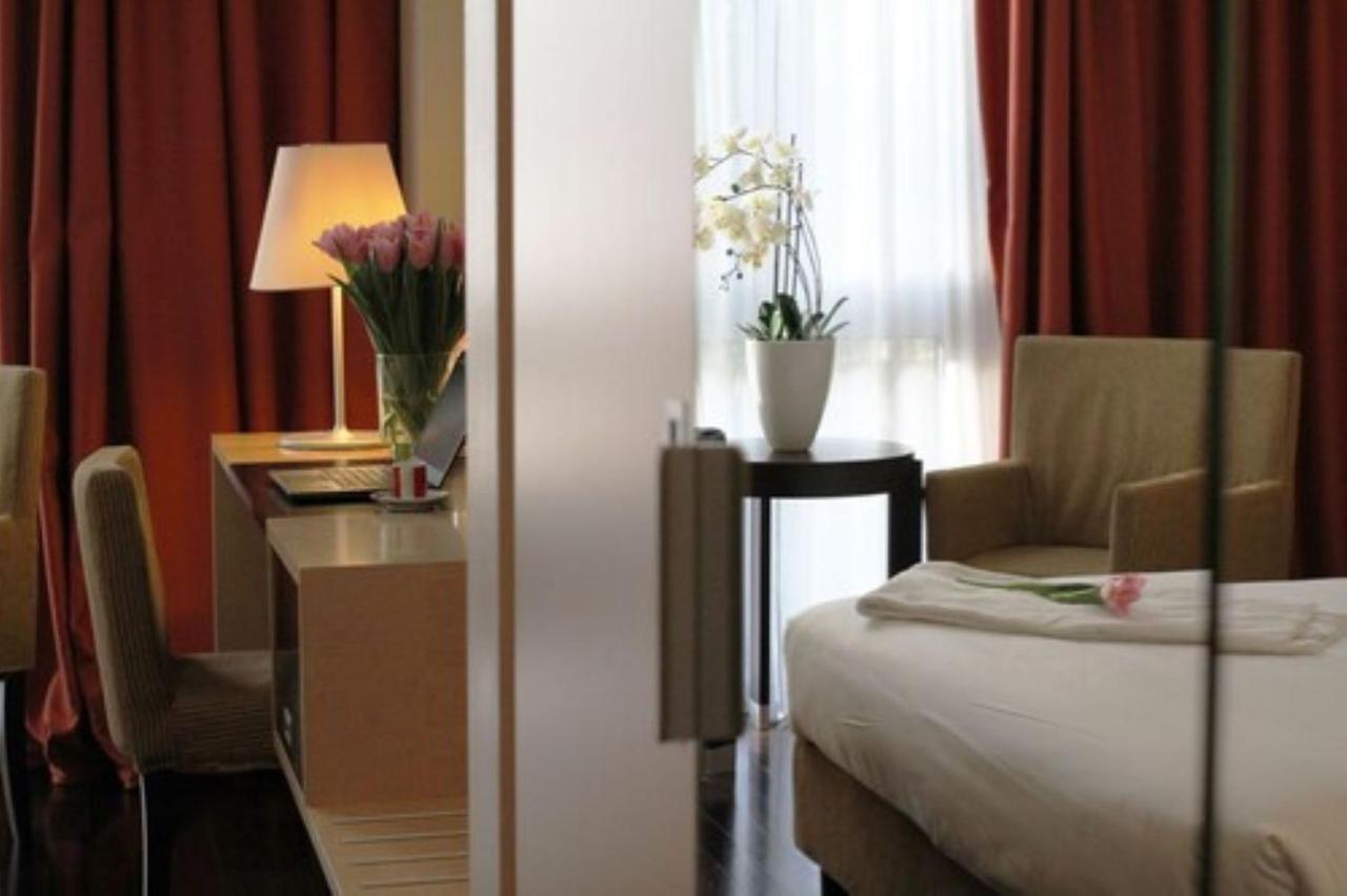 Best Western Plus Hotel Le Favaglie Cornaredo Exterior foto