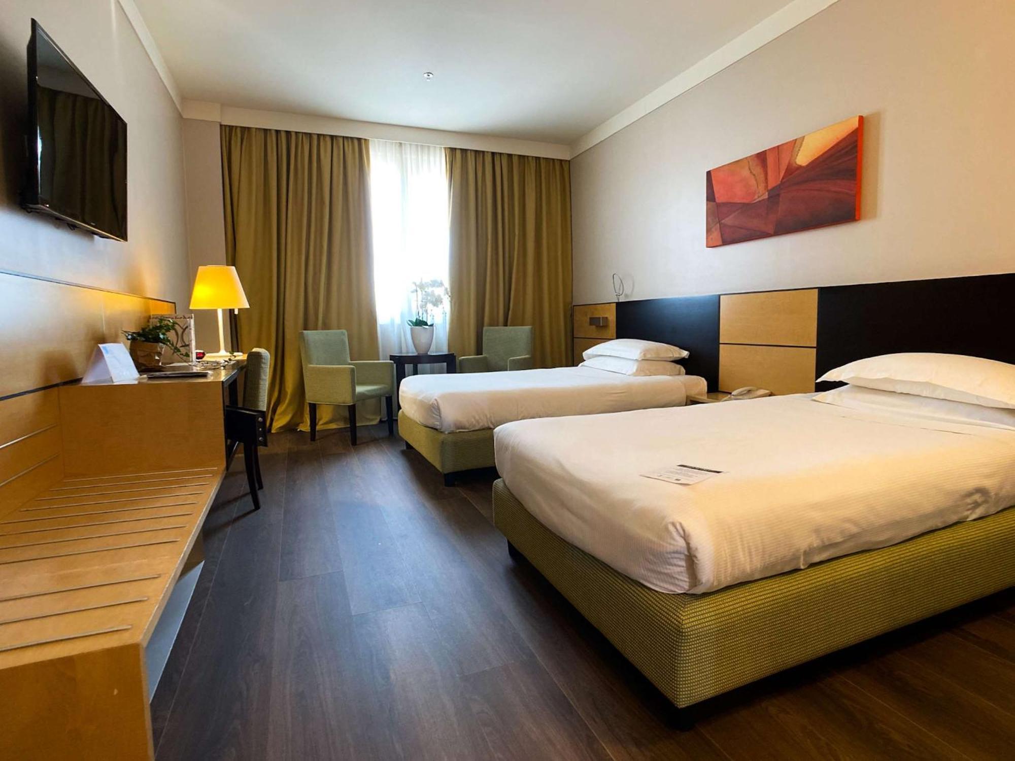 Best Western Plus Hotel Le Favaglie Cornaredo Exterior foto