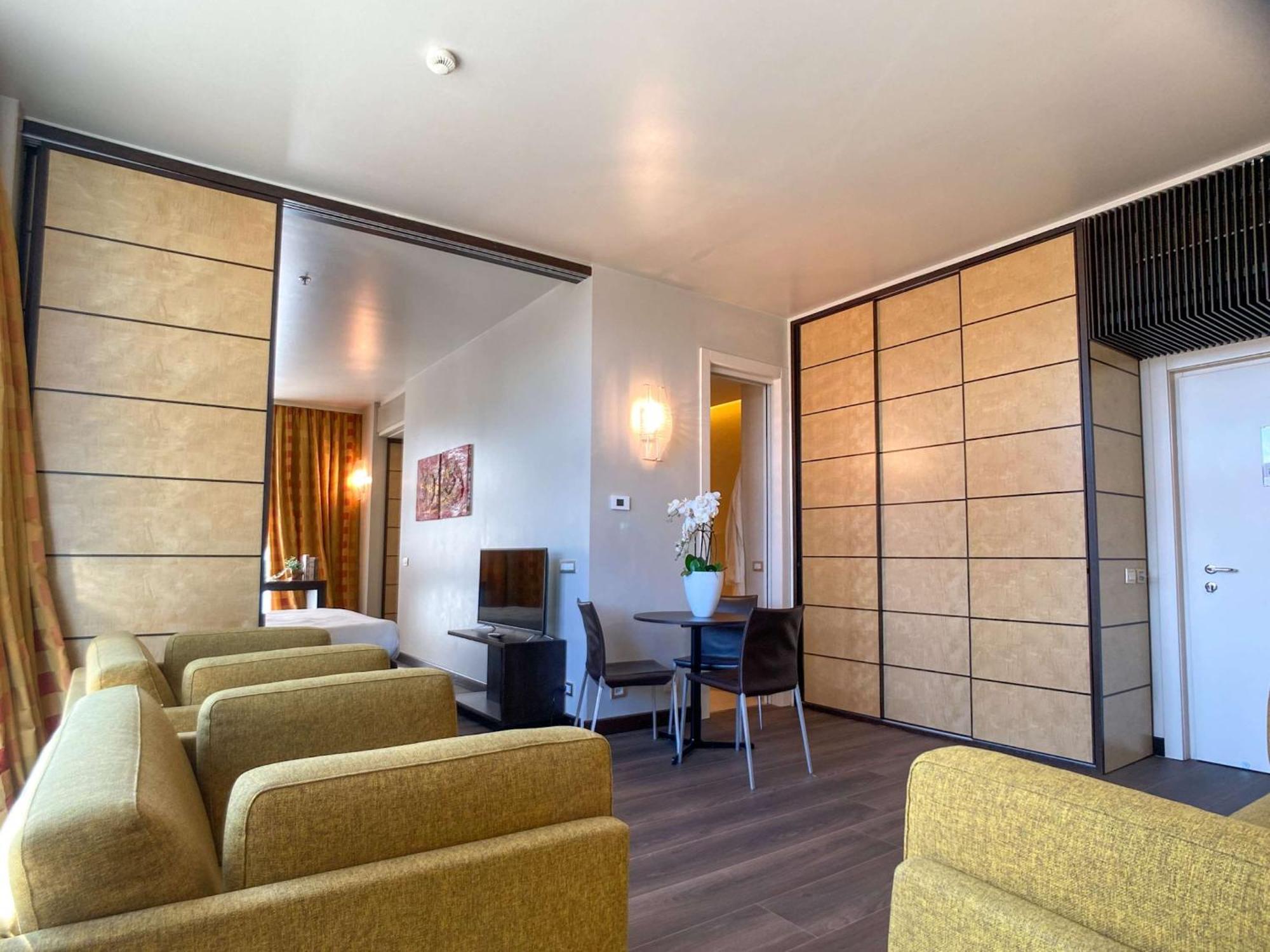 Best Western Plus Hotel Le Favaglie Cornaredo Exterior foto